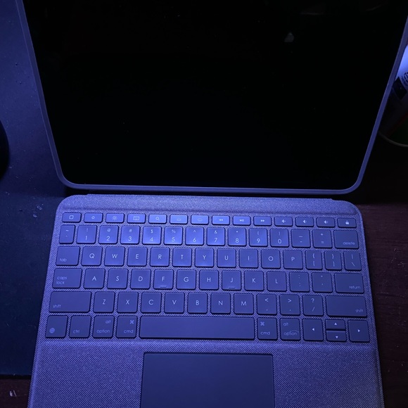 iPad Pro 11-inch 3rd gen + Apple Pencil 2 + Logitech Folio + Logitech K380